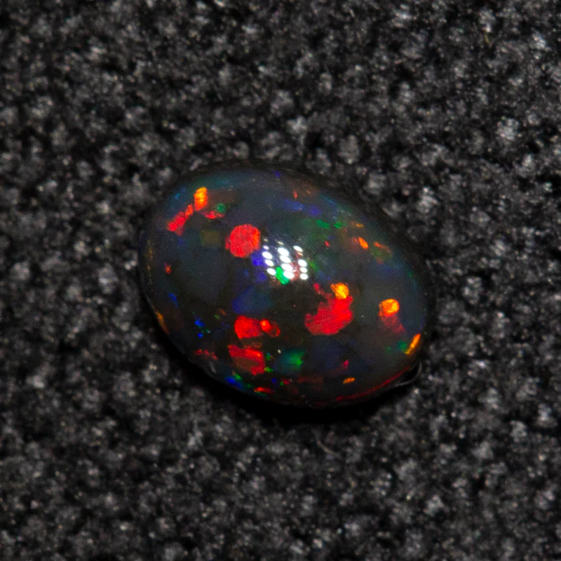 0.12 ct black opal 3.8x2.9x1.8mm - Image 2