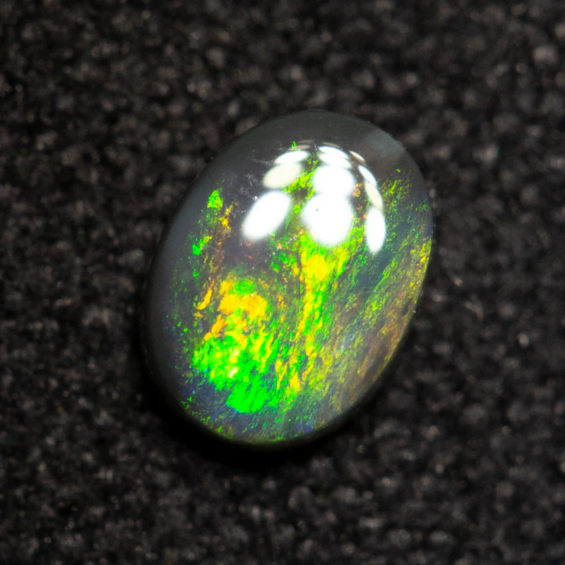 0.22 ct black opal 4.6x3.5x1.8mm - Image 2