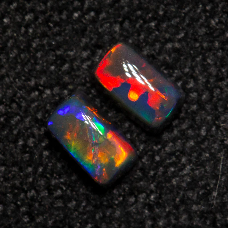 0.23 ct black opal pair 3.5x2.1x1.8mm - Image 2