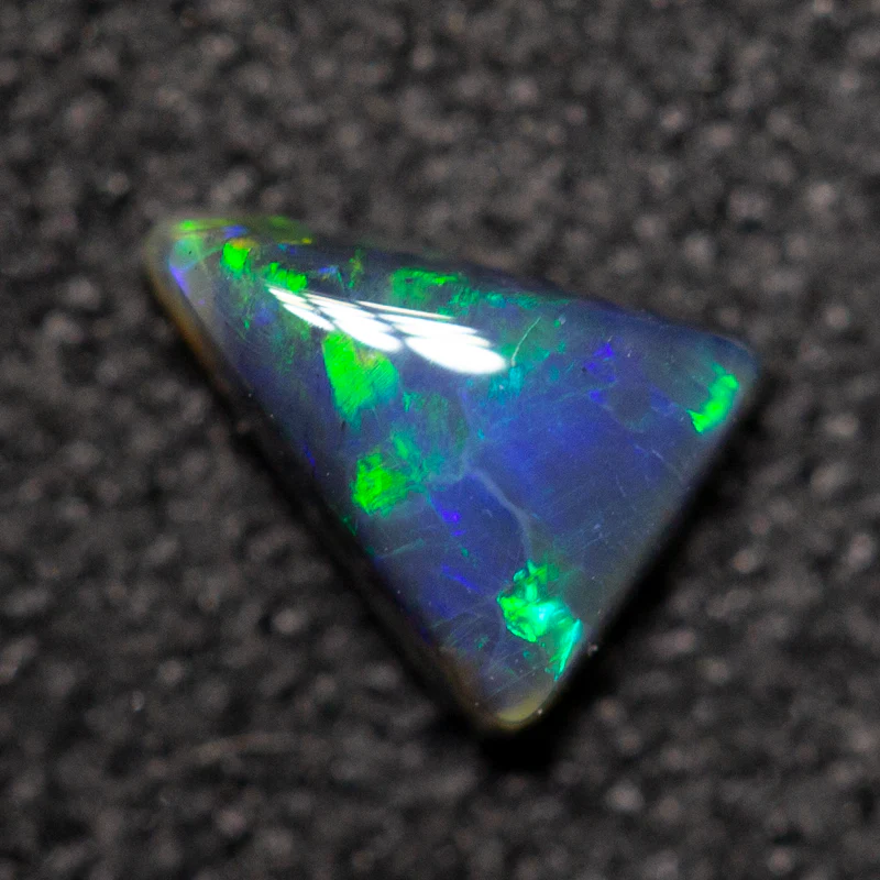 0.26 ct black opal 5.3x4.2x2.2mm - Image 2