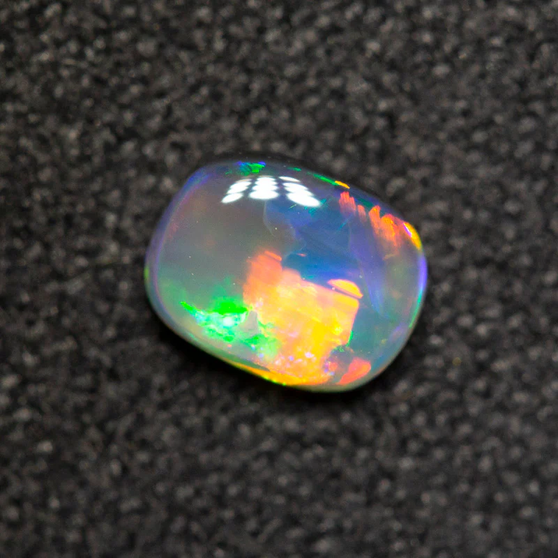 0.28 ct black opal 4.9x3.8x2mm - Image 2