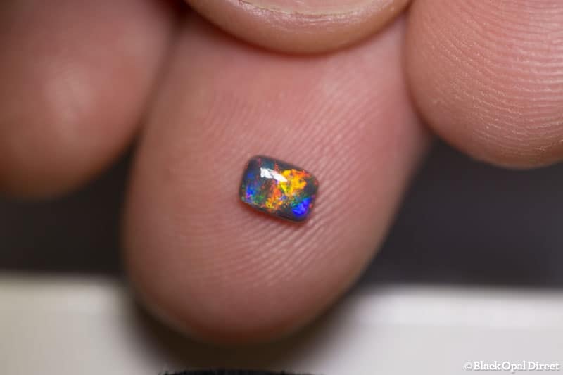0.30 ct cushion shaped black opal 5x3.5x2mm - Image 2