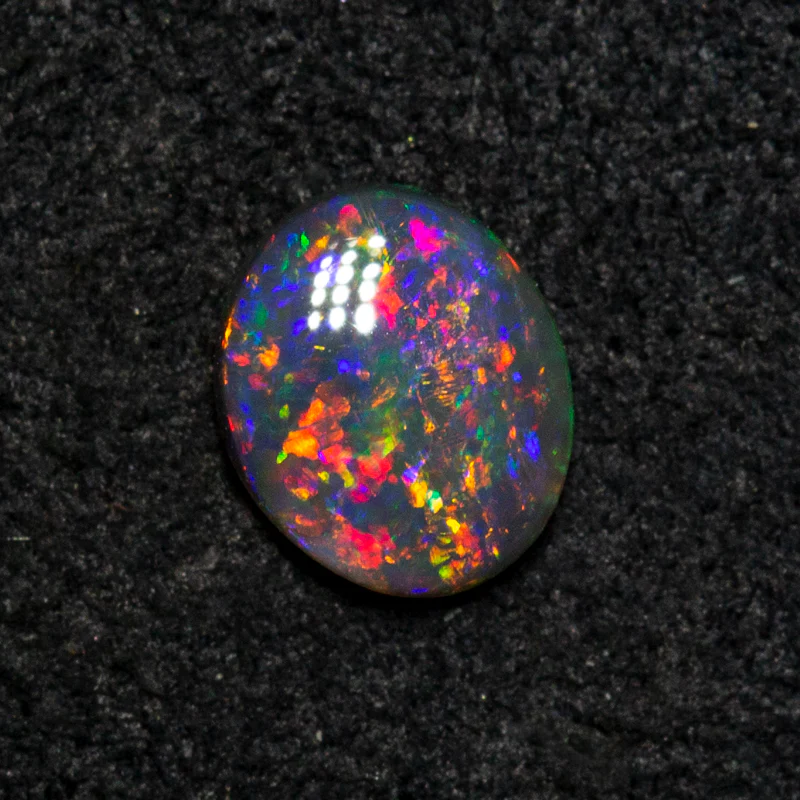 0.31 ct black opal 5.7x4.8x1.8mm - Image 2