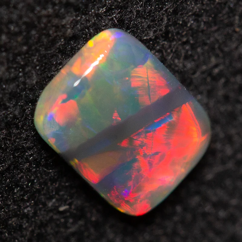 0.33 ct black crystal opal 5.8x4.2x1.5mm - Image 2