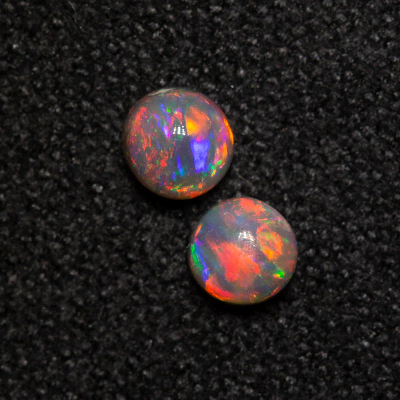 0.34 ct dark opal pair 3.3x3.3x2.4mm - Image 2