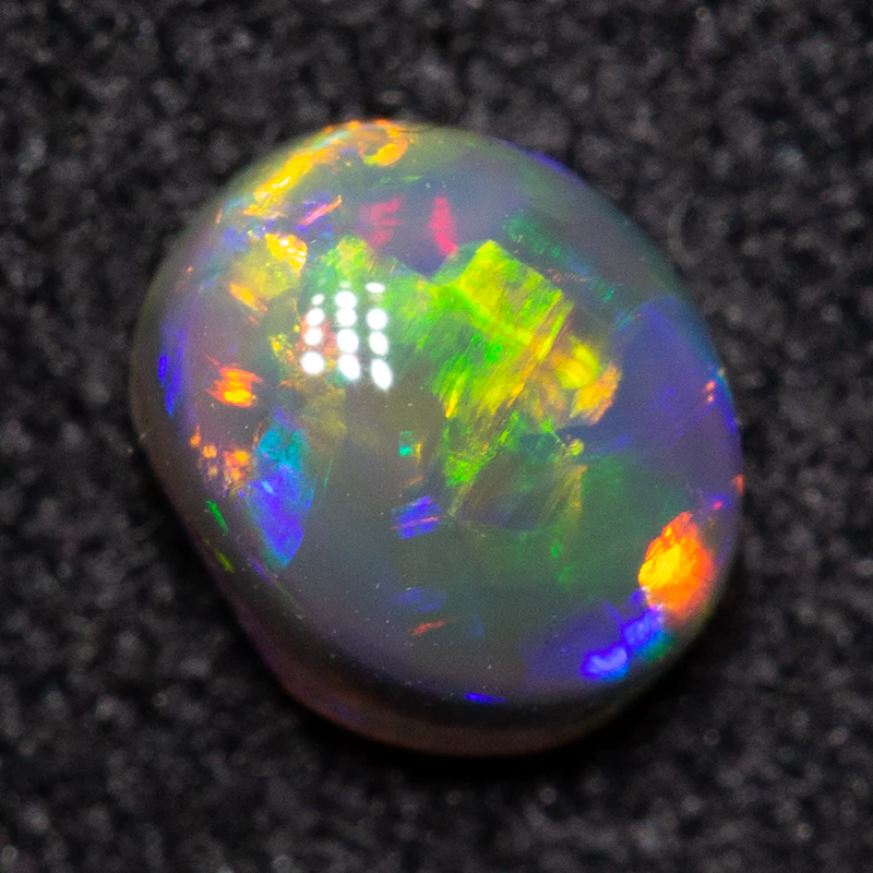 0.35 ct black opal 4.8x4.3x2.8mm - Image 2