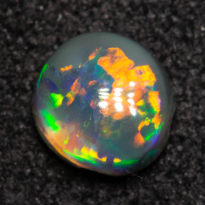 0.35 ct black opal 4.8x4.6x2.5mm - Image 2