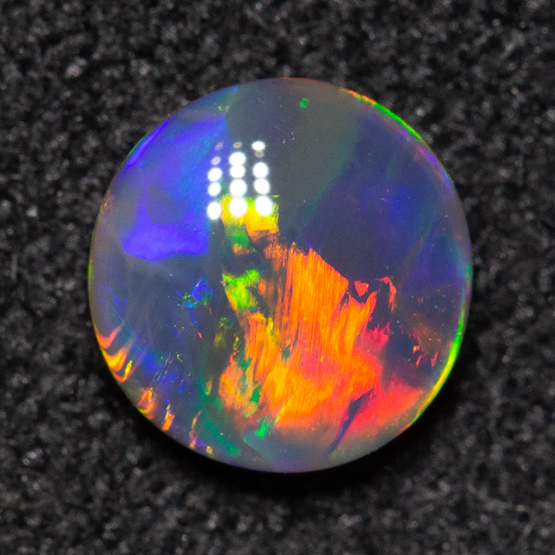 0.35 ct double-sided black opal 5.2x5.1x2.1mm - Image 5