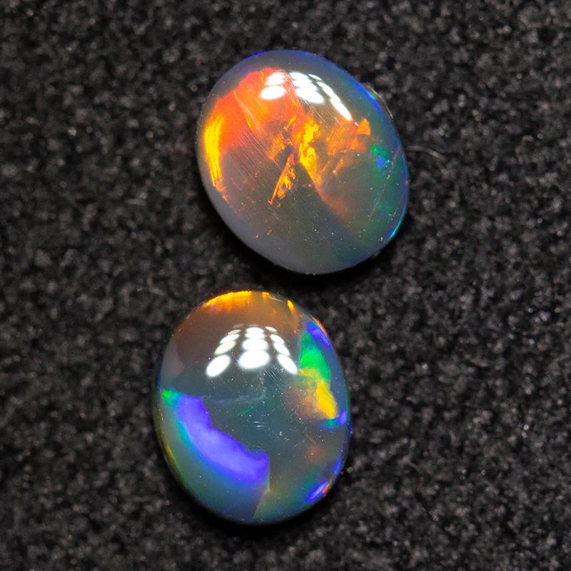 0.36 ct black opal pair 4.3x3.6x1.8mm - Image 2
