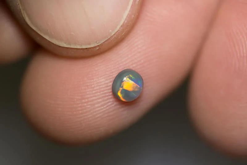 0.38 ct black opal 4.5x4x2mm - Image 2
