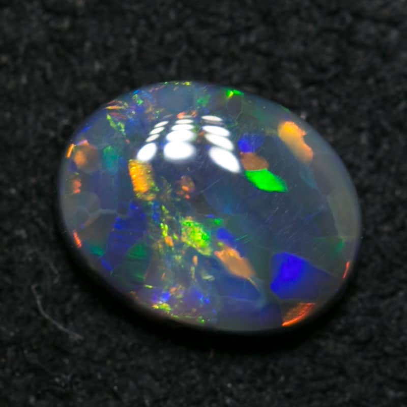 0.38 ct black opal 5.5x4.5x2mm - Image 2