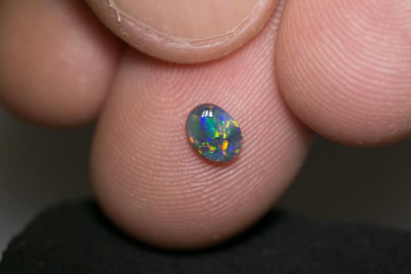 0.38 ct black opal 5.5x4.5x2mm - Image 3
