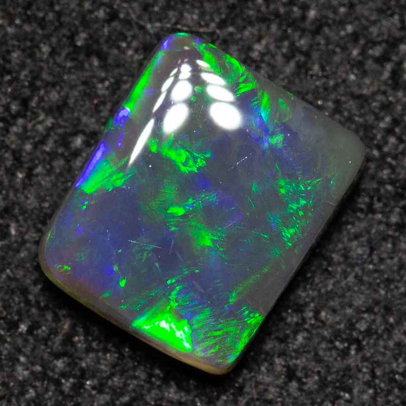 0.38 ct black opal 5.6x4.6x1.8mm - Image 2