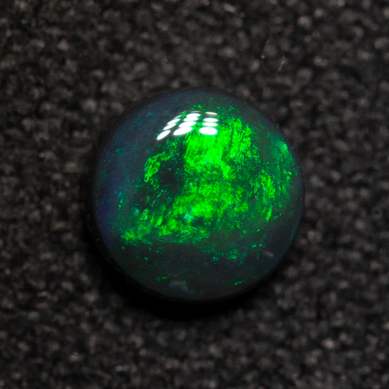 0.39 ct black opal 4.9x4.8x2.2mm - Image 2