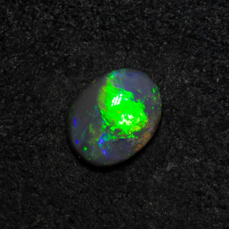 0.40 ct black opal 5.9x4.7x2.6mm - Image 2