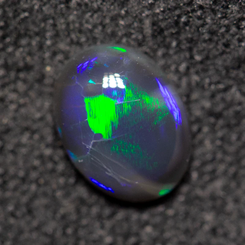 0.40 ct black opal 6.1x4.7x2.1mm - Image 2