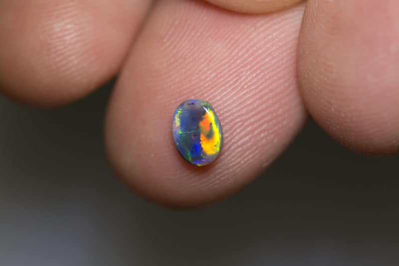 0.41 ct dark opal 6x4.5x2mm - Image 2