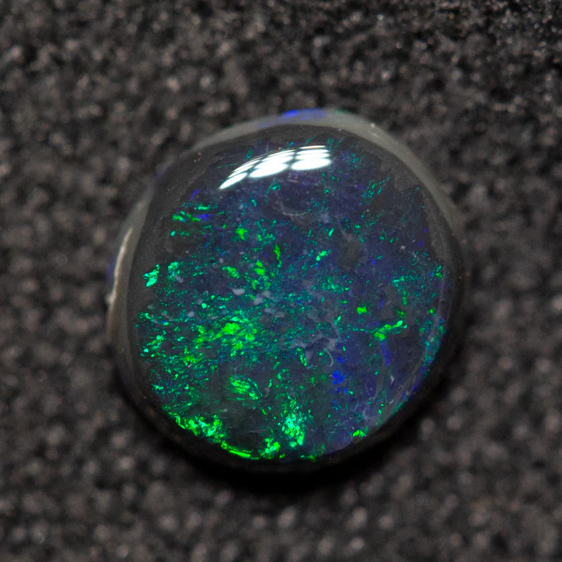 0.42 ct black opal 5.6x5.1x2.2mm - Image 2