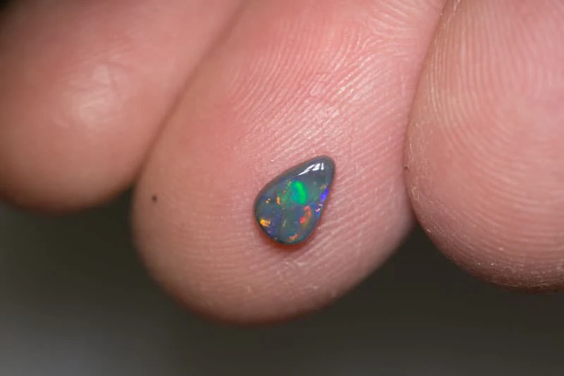 0.42 ct dark drop shape opal 6.5x4x2mm - Image 2