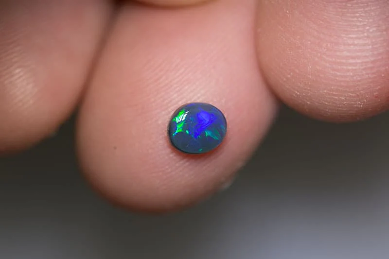 0.43 ct black opal 6.5x5x2mm - Image 2