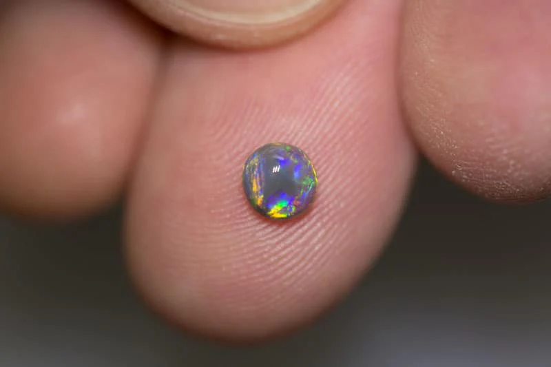 0.43 ct semi black opal 5x5x3mm - Image 3