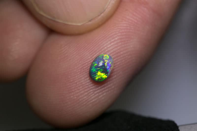 0.45 ct black opal 5x4x3mm - Image 2