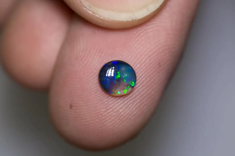 0.48 ct black opal 6mm round x2mm - Image 2