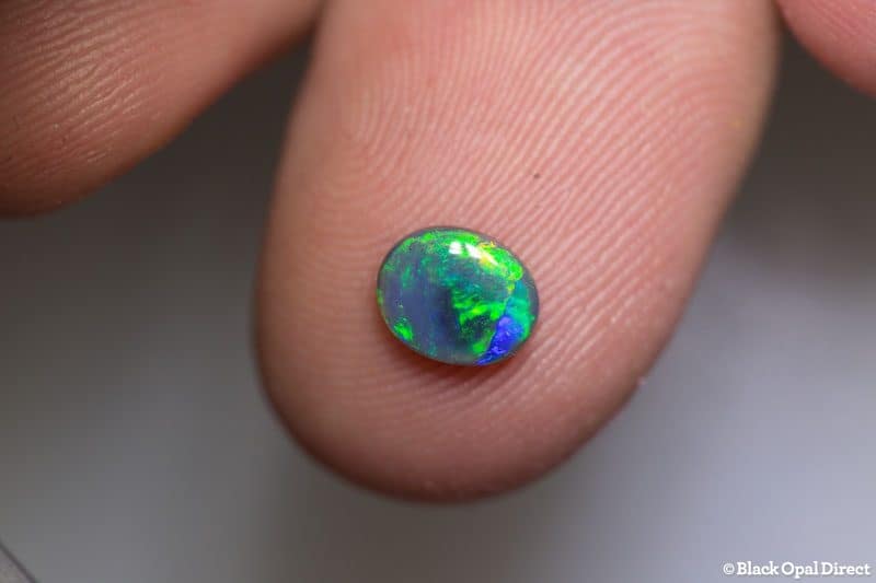 0.50 ct dark opal 7x5.5x2mm - Image 2