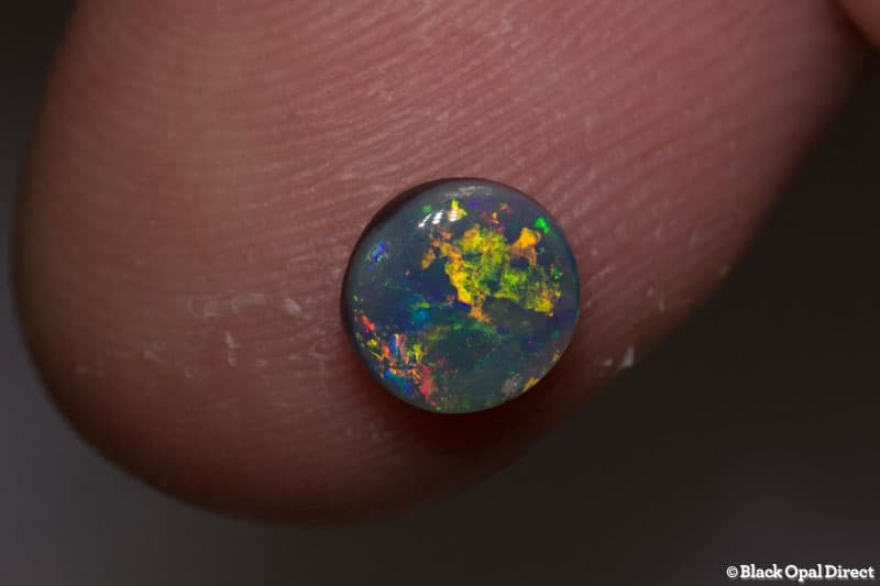 0.52 ct black opal 6mm round x2mm - Image 2