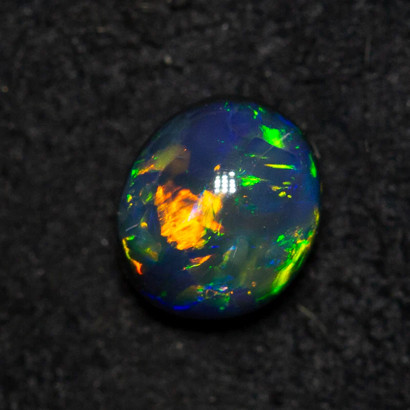 0.53 ct black opal 5.4x4.6x3.3mm - Image 2