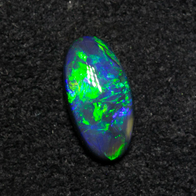 0.53 ct black opal 8x4.1x2.6mm - Image 2