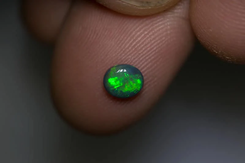 0.53 ct dark opal 6x5x2mm - Image 2