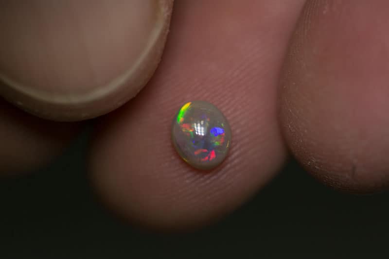 0.53 ct dark opal 6x5x3mm - Image 2
