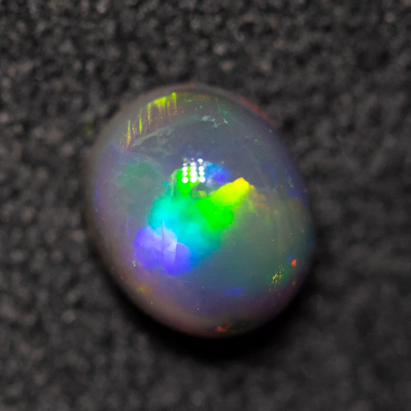0.53 ct double-sided black opal 5.4x4.6x3.3mm - Image 2