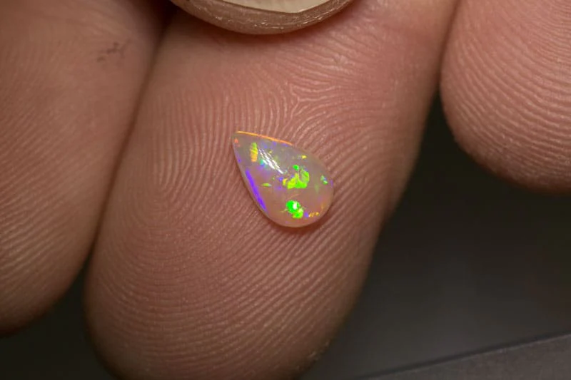 0.53 ct drop shaped crystal opal 8x5x2mm - Image 3