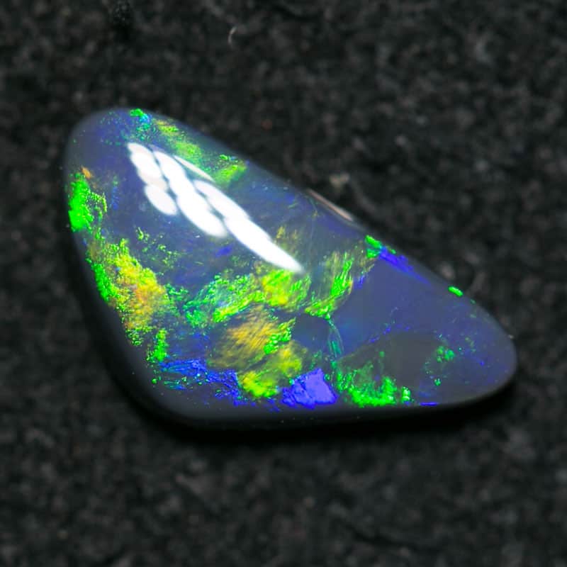 0.54 ct baroque black opal 8.5x4.5x2mm - Image 2