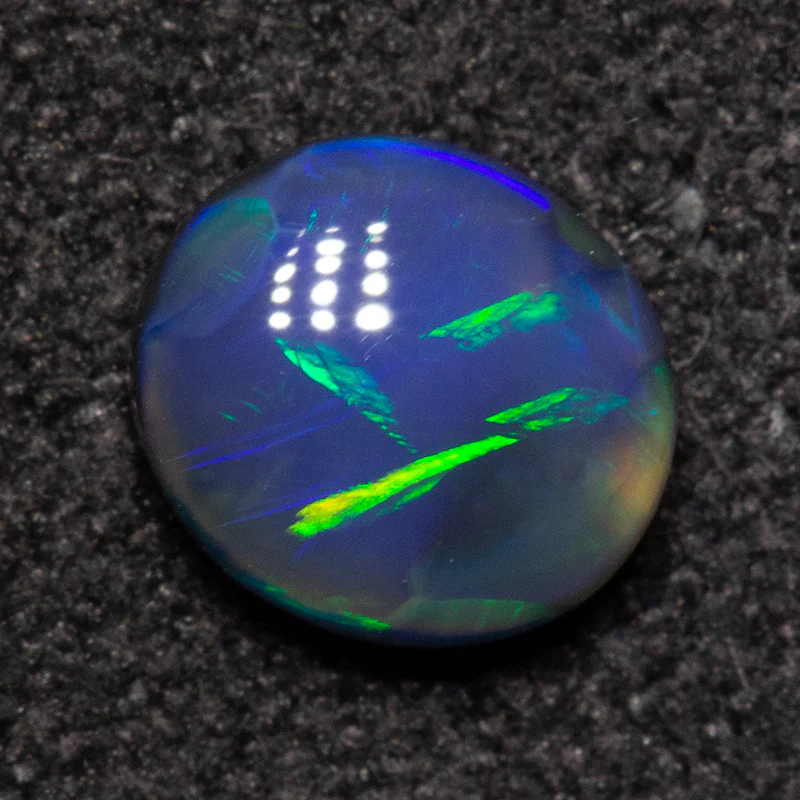 0.54 ct black opal 5.8x5.3x2.5mm - Image 2