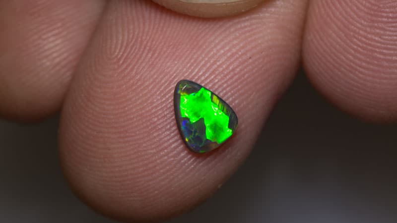 0.54 ct black opal drop gem 7x5x2mm - Image 3