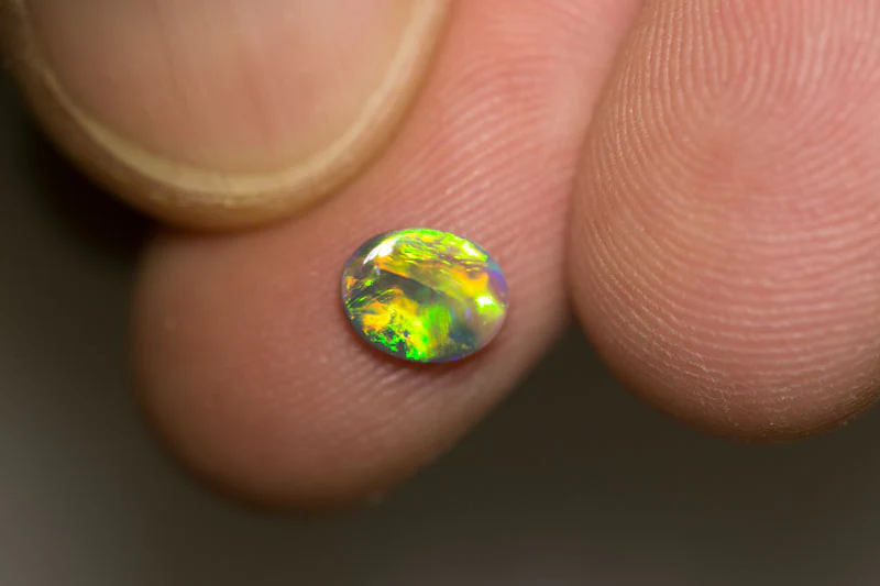 0.55 ct dark opal 7x6x2mm - Image 2