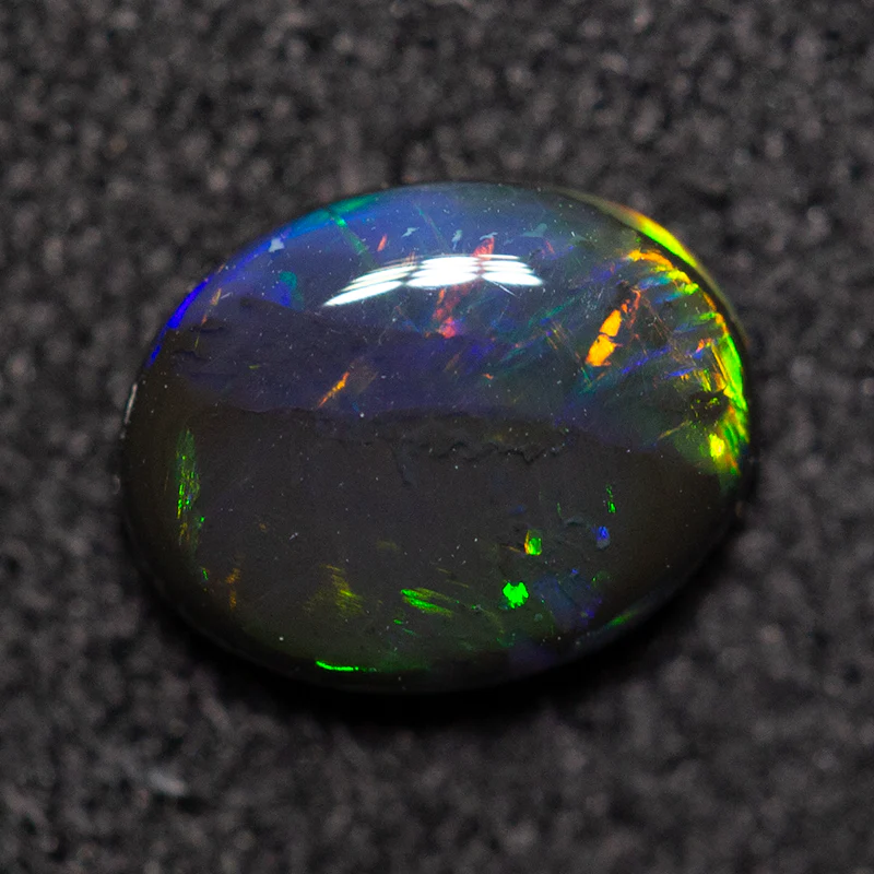 0.55 ct double-sided black opal 6.6x5.2x2.3mm - Image 5