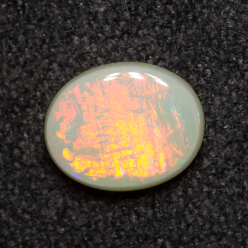 0.55 ct white opal 6.6x5.3x2.2mm - Image 2