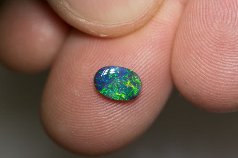 0.56 ct black opal 7x5x2mm - Image 2