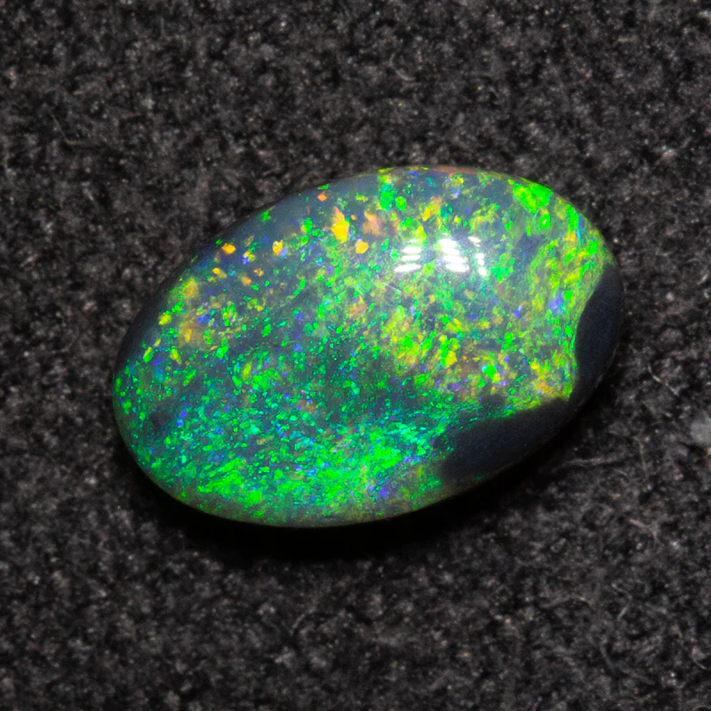 0.56 ct double-sided black opal 6.9x4.5x2.8mm - Image 3