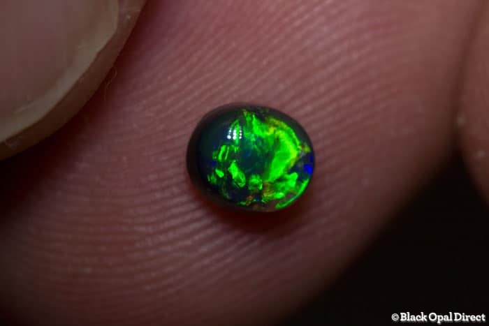 0.57 ct black opal 5.5x5x3mm - Image 2