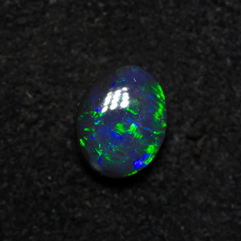 0.57 ct black opal 5.9x4.6x3mm - Image 2