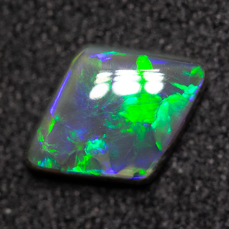 0.58 ct black opal 7.9x5.9x2.4mm - Image 2