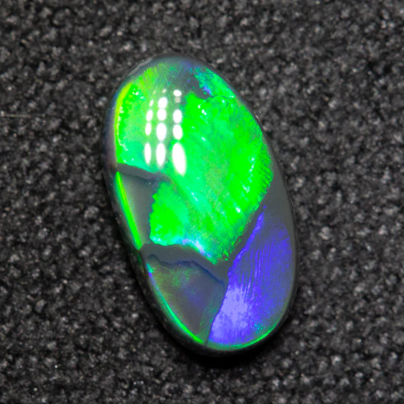 0.59 ct black opal 7.8x4.4x2.6mm - Image 2