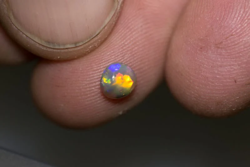 0.59 ct crystal opal 5x5x3mm - Image 2