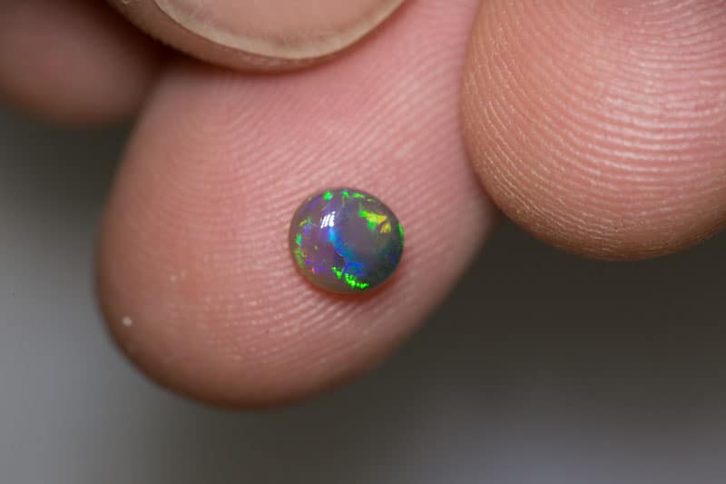 0.60 ct black opal 5.5x5x3mm - Image 3