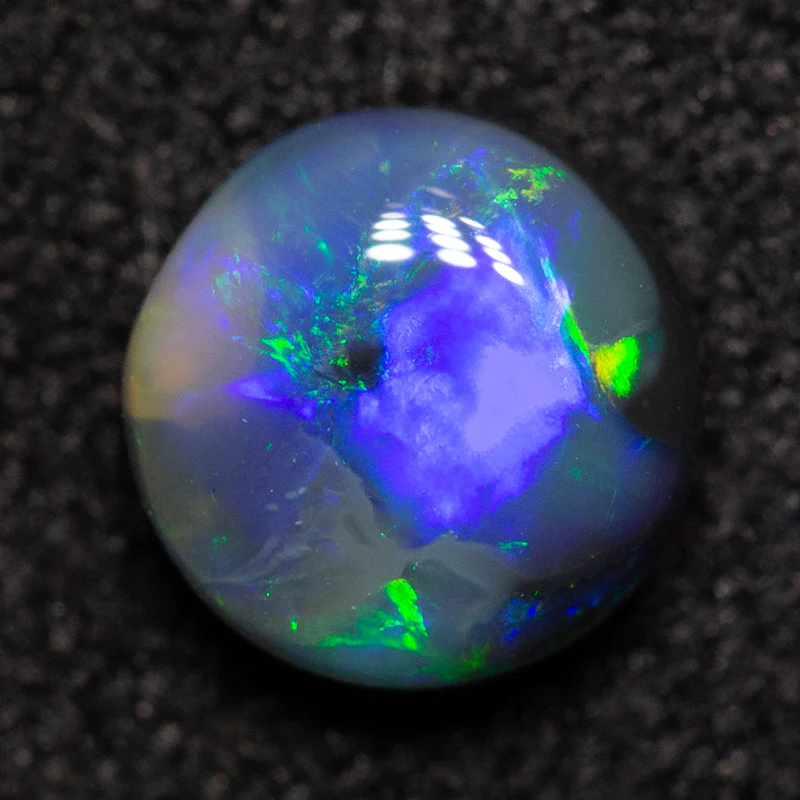0.60 ct black opal 5.6x5.6x2.7mm - Image 2